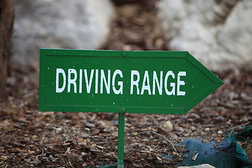 Image showing Green left arrow towards the driving range