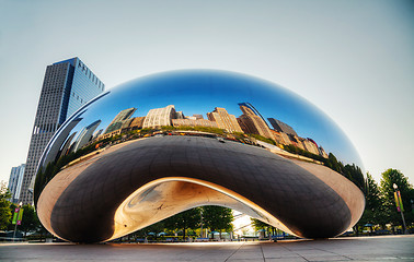 Image showing Cloud Gate sculpture in Millenium Park