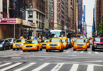 Image showing Yellow taxis at the New York City street