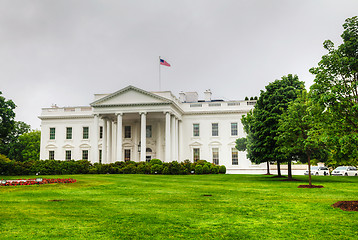 Image showing The White House building in Washington, DC