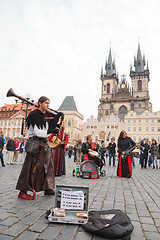 Image showing Street performers at Old town square in Prague