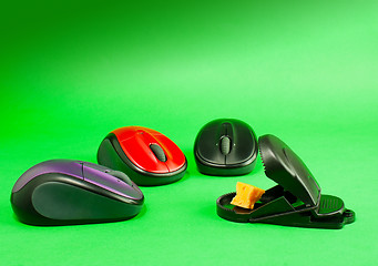 Image showing Three computer mouses with a mousetrap 