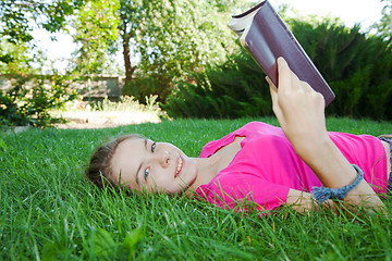 Image showing Teen girl reading the Bible outdoors