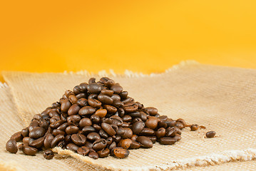 Image showing Heap od the roasted coffee beans