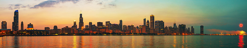 Image showing Downtown Chicago, IL at sunset