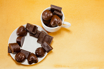 Image showing Cup full with chocolate candies