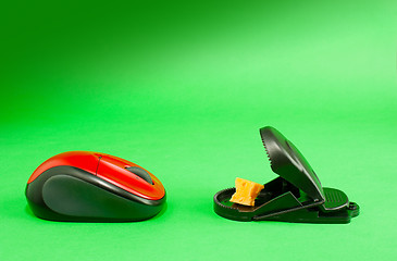 Image showing Computer mouse with a mousetrap