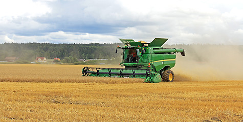 Image showing John Deere s670i Combine Harvesting