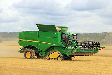 Image showing John Deere S670i Combine Harvester 