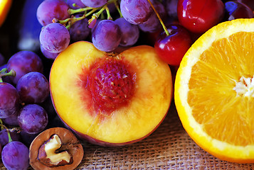 Image showing Sliced peach and orange, fruits on table