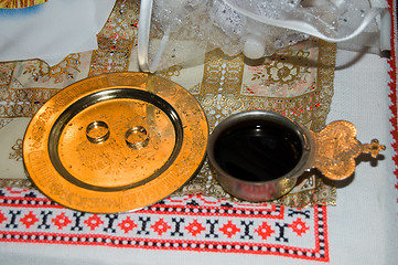 Image showing wine and rings