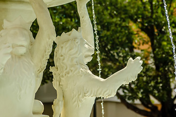 Image showing three lions fountain