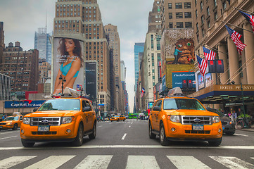 Image showing Yellow taxis at the New York City street