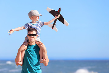 Image showing family at the beach