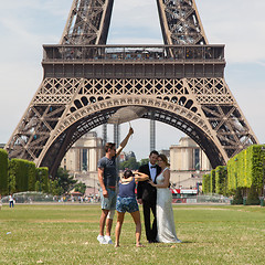 Image showing PARIS - JULY 27: Newly wed couple at the Eiffel Tower on July 27