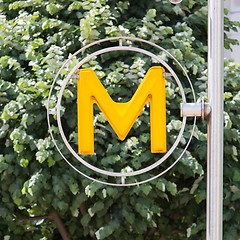 Image showing Parisian metro sign on a pole