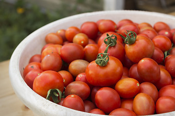 Image showing Red tomatoes in a white dish