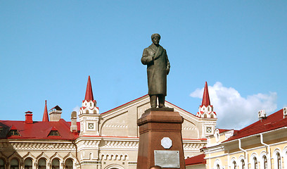 Image showing monument to Lenin