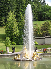 Image showing fountain at castle linderhof