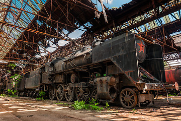 Image showing Old industrial locomotive in the garage