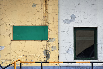 Image showing White peeling paint on the wall