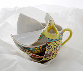 Image showing two broken teacups