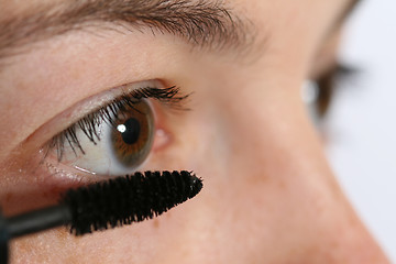 Image showing Applying mascara