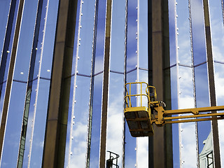 Image showing Crane with basket