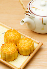 Image showing Mooncake and teapot