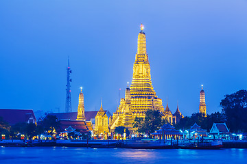 Image showing Wat Arun in Bangkok at night