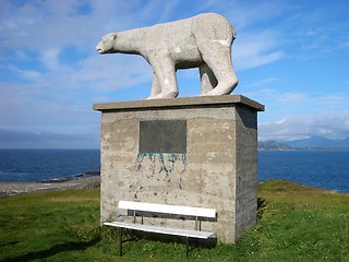 Image showing Polar bear statue