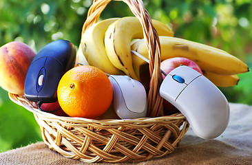 Image showing online fruits and basket shopping 