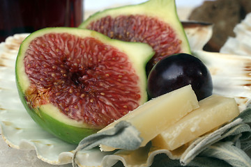 Image showing Cheese and figs