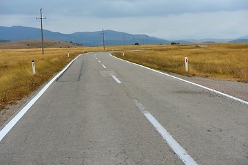 Image showing road through the green field