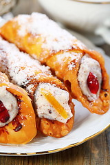 Image showing Cakes with cream of ricotta and candied fruit.