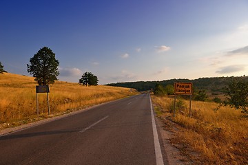 Image showing road through the green field