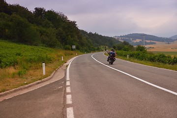 Image showing road through the green field