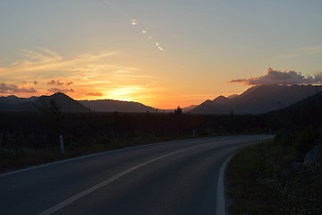 Image showing road through the green field