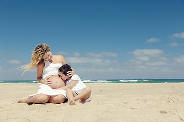 Image showing Kissing mom's belly