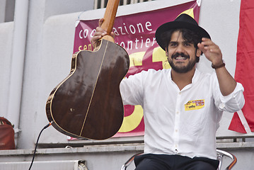 Image showing Alessandro Mannarino meets students in Palermo