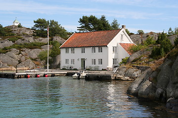 Image showing White house at sea