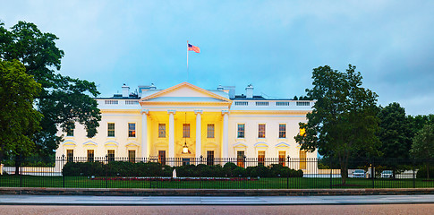 Image showing The White House building in Washington, DC