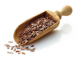 Image showing wooden scoop with flax seeds