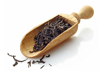 Image showing wooden scoop with black tea Assam