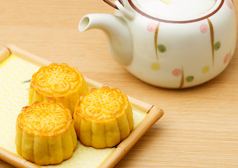 Image showing Mooncake and teapot