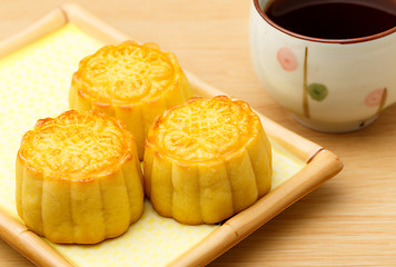 Image showing Mooncake and tea