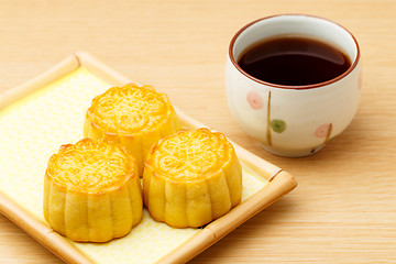 Image showing Mooncake and tea