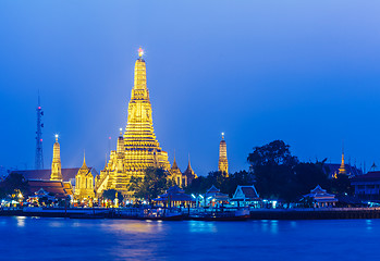 Image showing Wat Arun in Bangkok at night