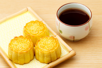 Image showing Chinese traditional mooncake and tea