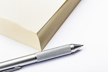 Image showing Memo pad and pen close up